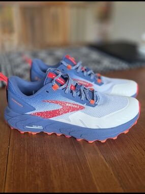 Brooks Cascadia Trail Runners,  Womens Size 8, Brand New, Never Worn
